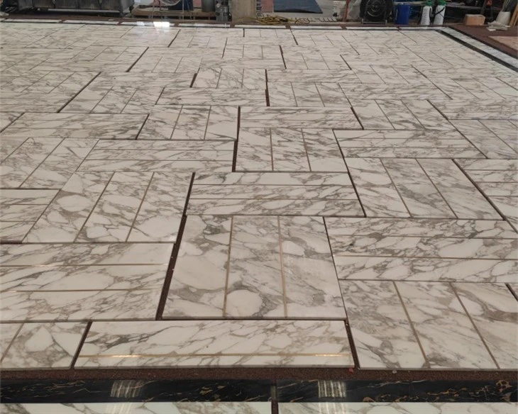 Calacatta Gold Marble With Strip Copper Calacatta Gold Marble With Strip Copper